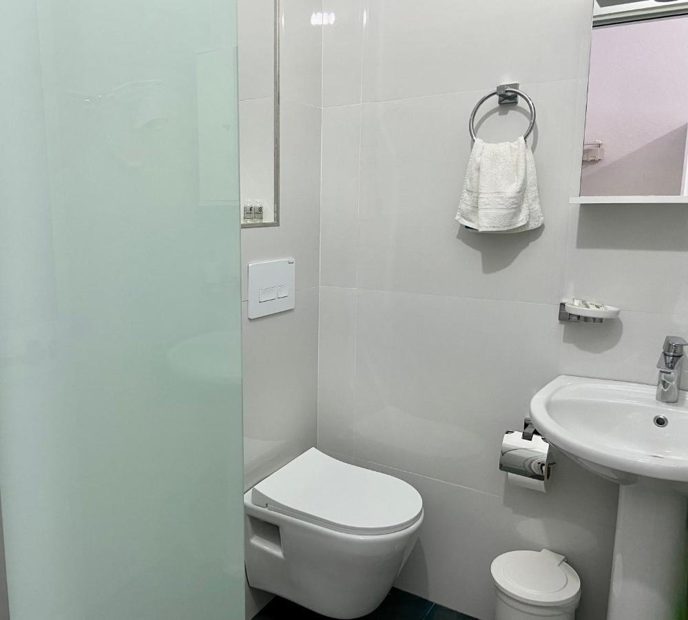 Qeparo Pano Rooms Rum bild