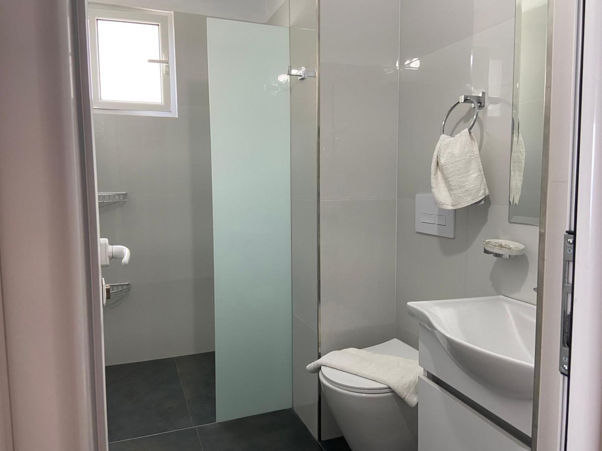 Qeparo Pano Rooms Rum bild