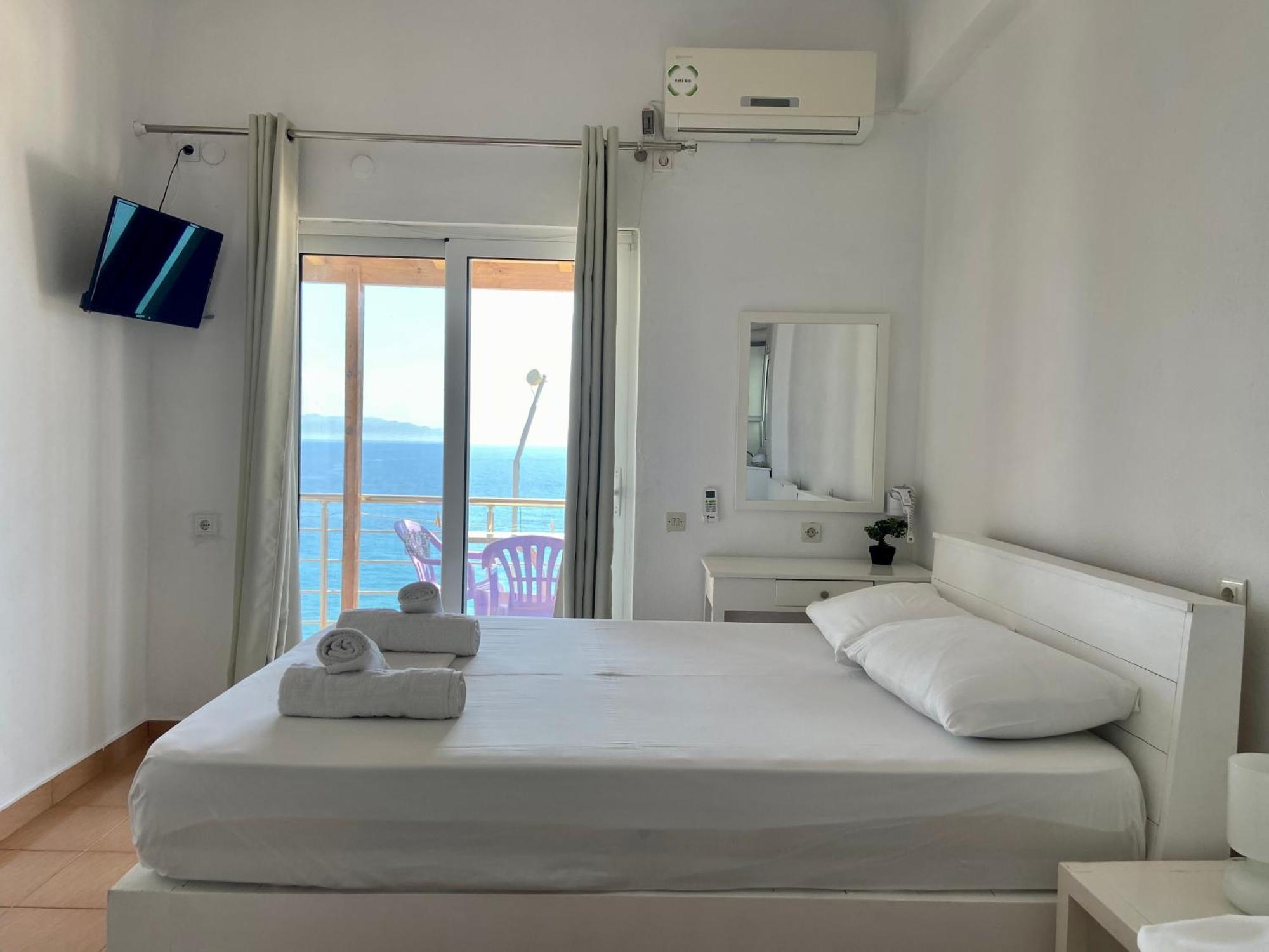 Qeparo Pano Rooms Rum bild