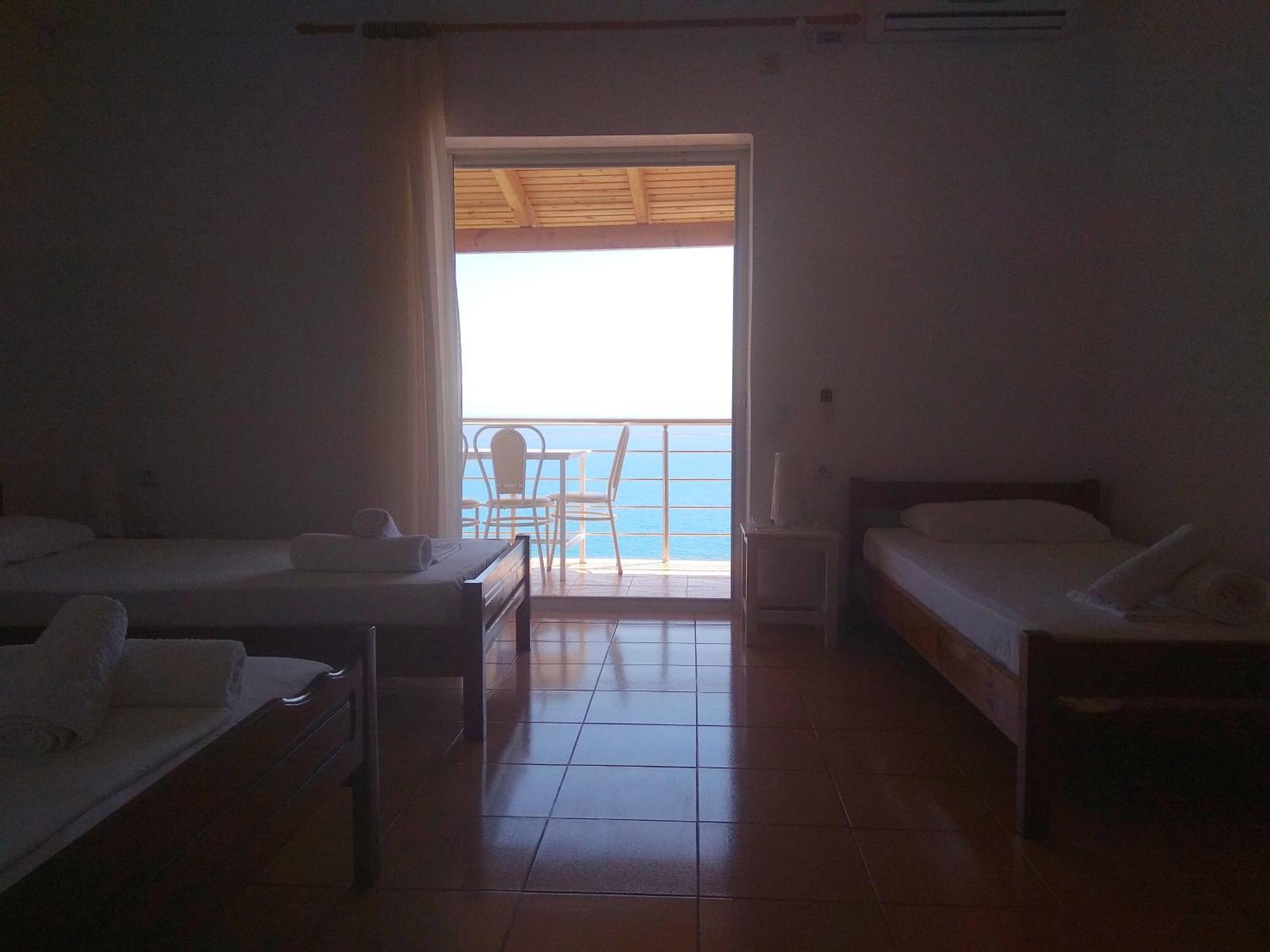 Qeparo Pano Rooms Rum bild